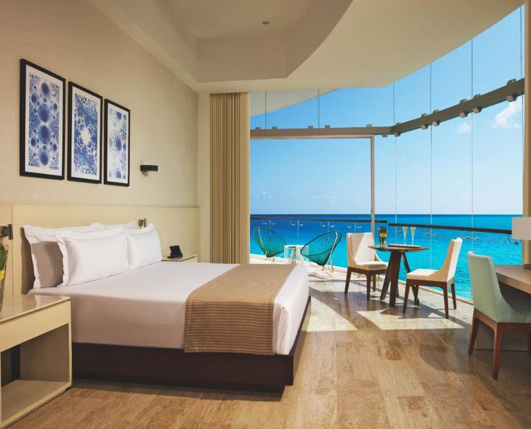 Altitude corner suite partial ocean view Krystal Grand® Cancún All Inclusive Hotel Altitude corner suite partial ocean view Krystal Grand® Cancún All Inclusive Hotel