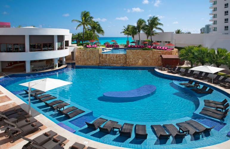 Outdoors Krystal Grand® Cancún All Inclusive Hotel Outdoors Krystal Grand® Cancún All Inclusive Hotel