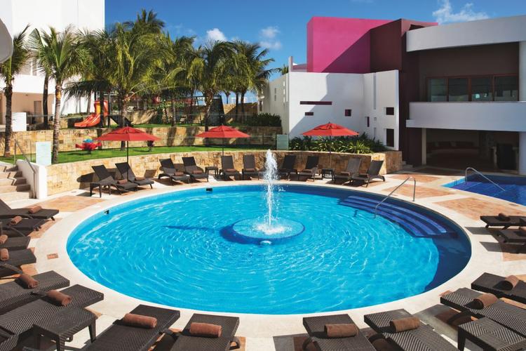 Swimming pool Krystal Grand® Cancún All Inclusive Hotel Swimming pool Krystal Grand® Cancún All Inclusive Hotel