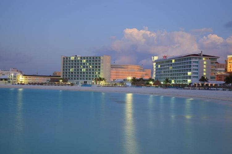 Fachada Hotel Krystal Cancún Fachada Hotel Krystal Cancún
