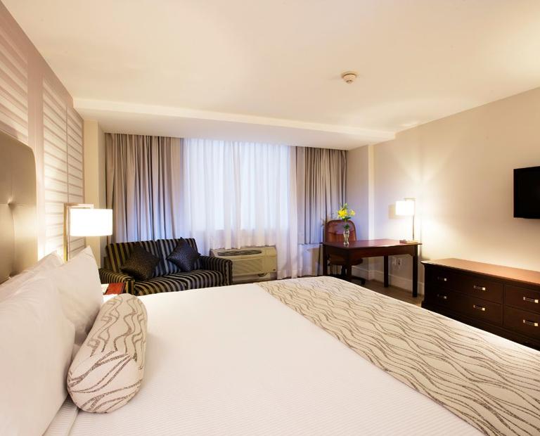 Estándar cama king size Hotel Krystal® Satélite María Bárbara Ciudad de México