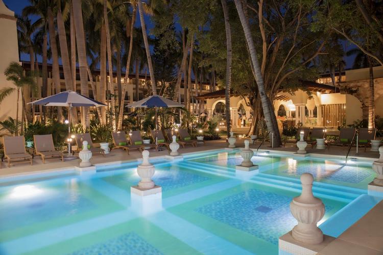 Piscina Hotel Krystal Grand® Puerto Vallarta Piscina Hotel Krystal Grand® Puerto Vallarta