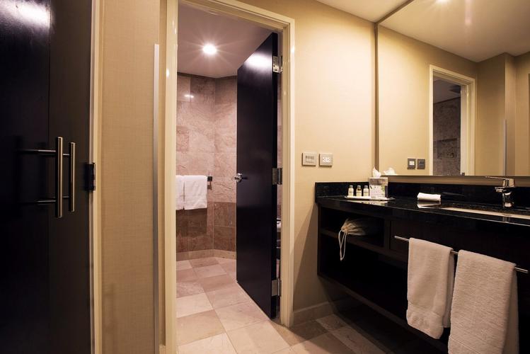 Baño habitación ejecutiva Hotel Krystal Urban Aeropuerto Ciudad de México Baño habitación ejecutiva Hotel Krystal Urban Aeropuerto Ciudad de México